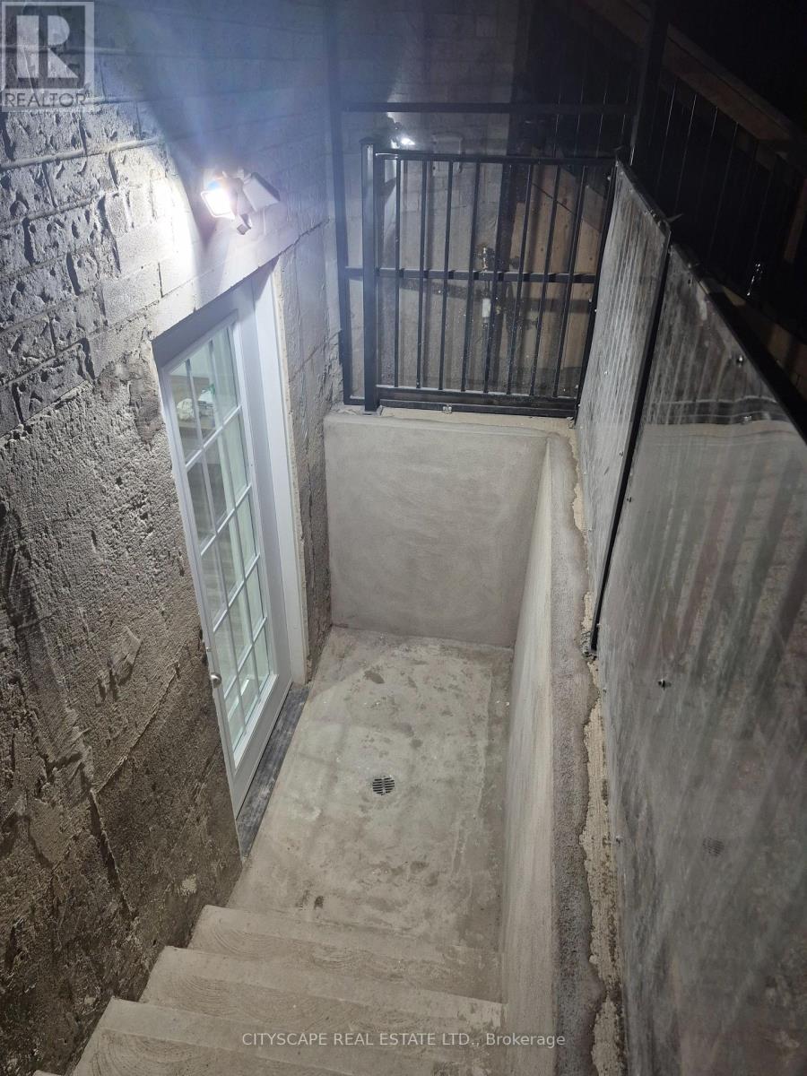 Bsmt - 1667 Summergrove Crescent, Mississauga, Ontario  L5M 3Z6 - Photo 2 - W13684516