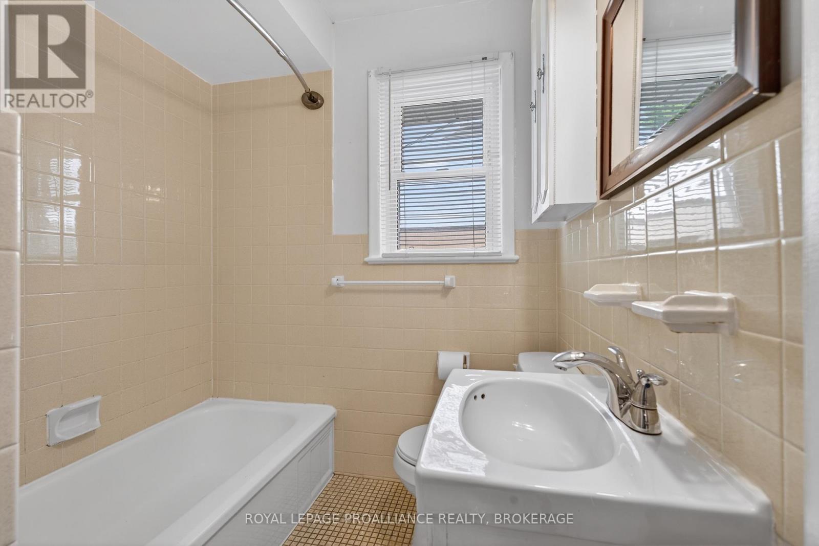 32 Lennox Street, Kingston, Ontario  K7M 4S2 - Photo 17 - X13236152