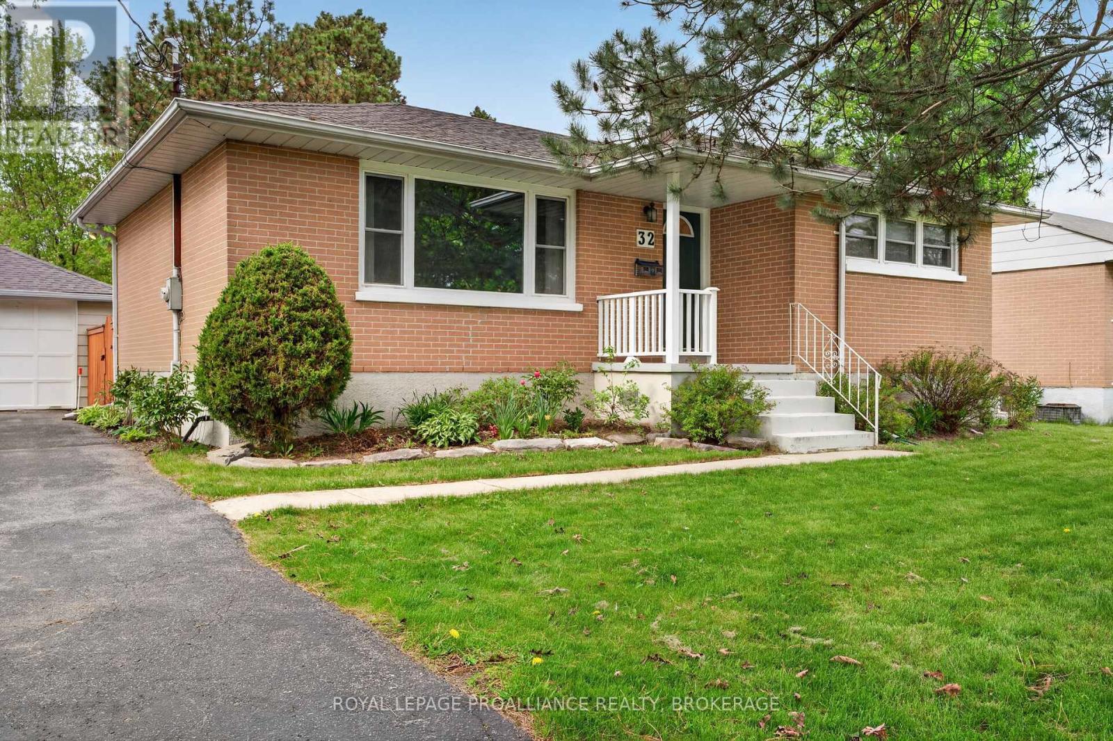 32 Lennox Street, Kingston, Ontario  K7M 4S2 - Photo 2 - X13236152