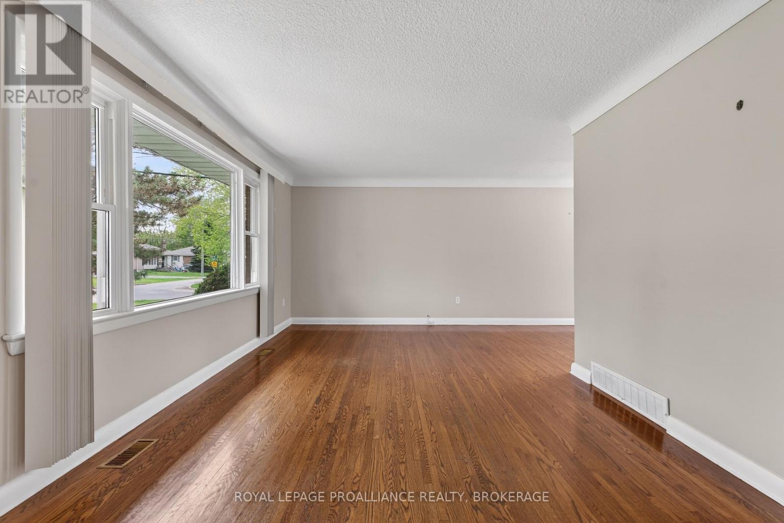 32 Lennox Street, Kingston, Ontario  K7M 4S2 - Photo 4 - X13236152