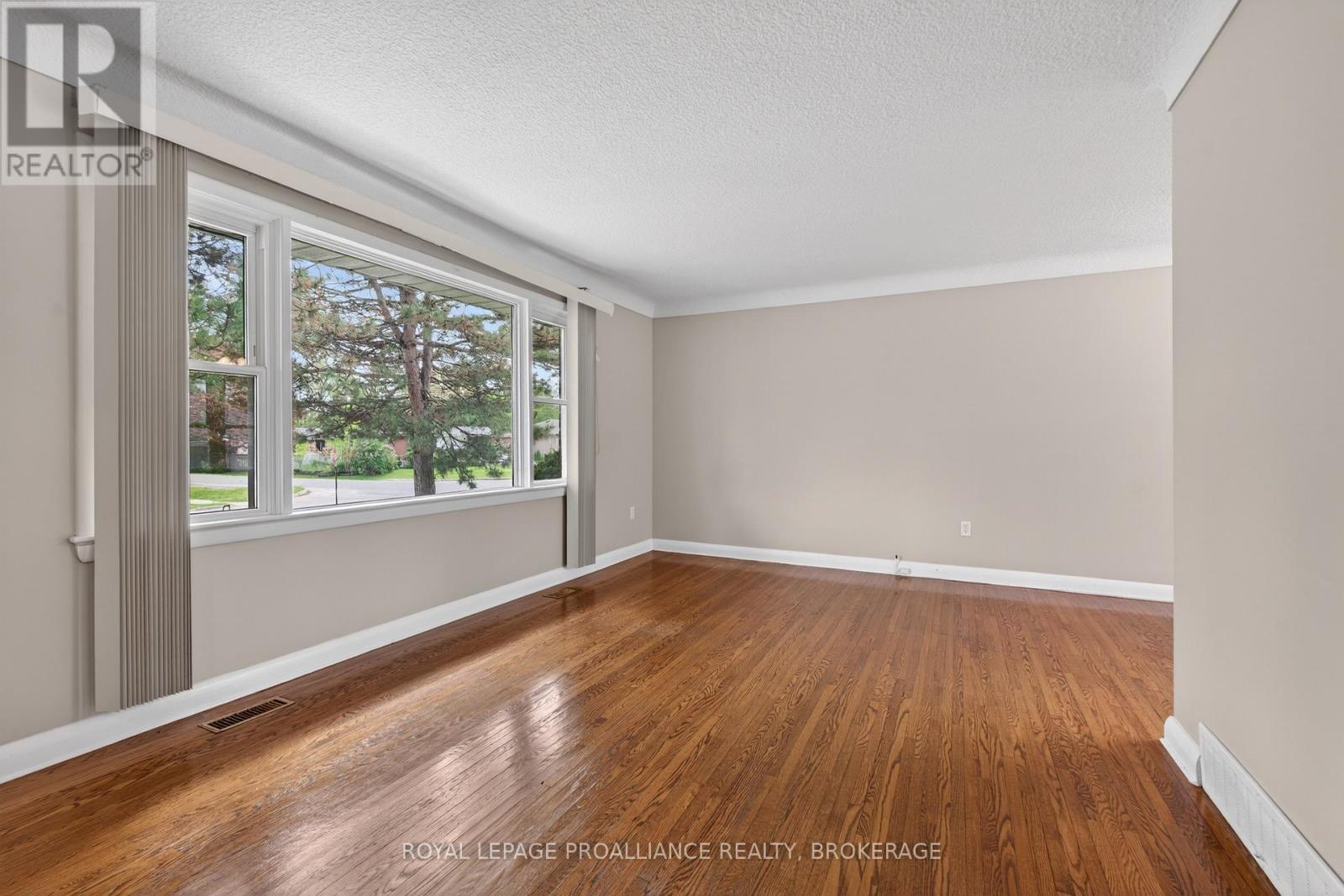 32 Lennox Street, Kingston, Ontario  K7M 4S2 - Photo 5 - X13236152