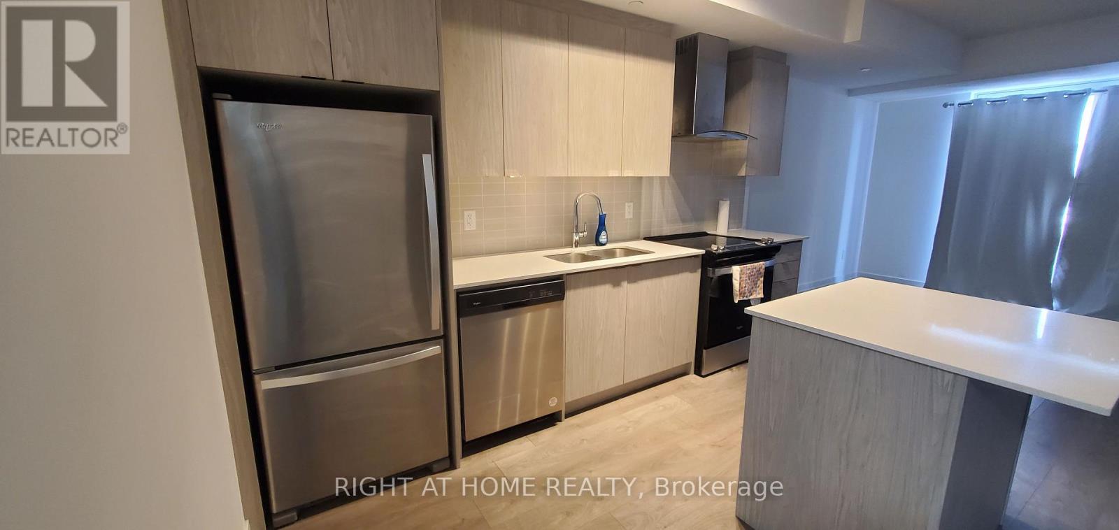 327 - 55 Duke Street W, Kitchener, Ontario  N2H 0C9 - Photo 2 - X13684474