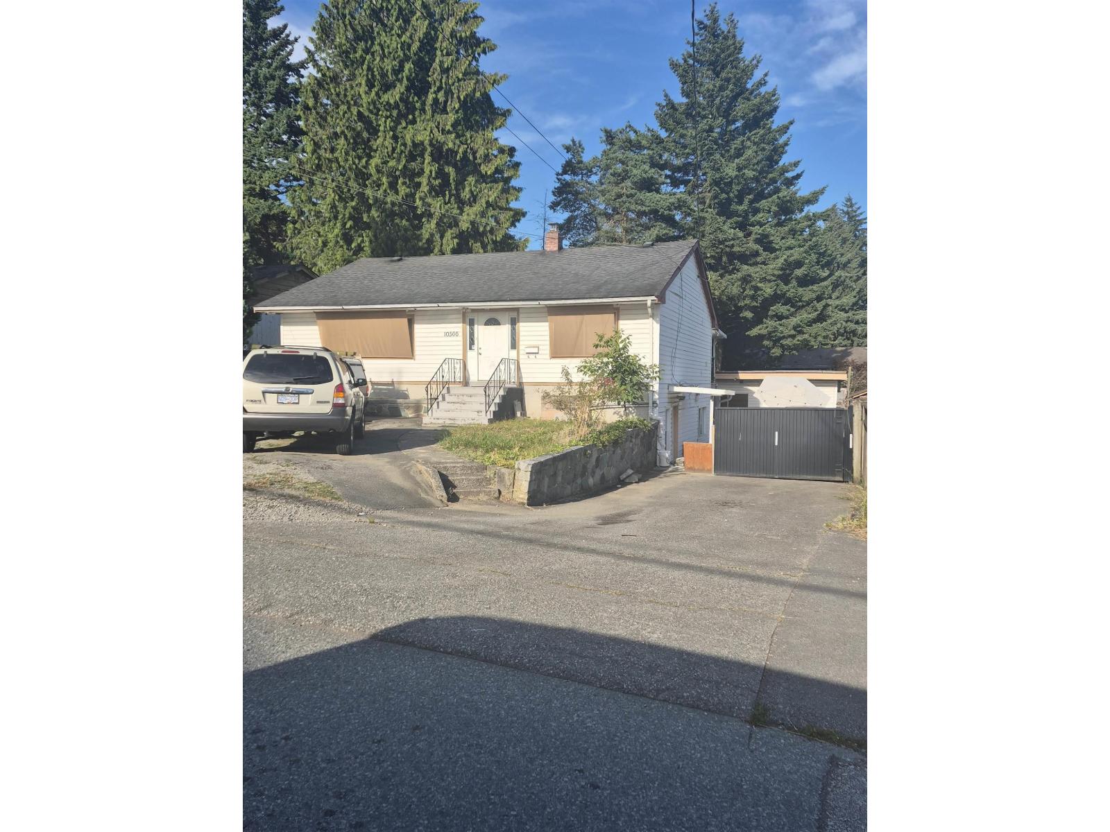 10566 138 Street, Surrey, British Columbia  V3T 4K5 - Photo 2 - R3155424
