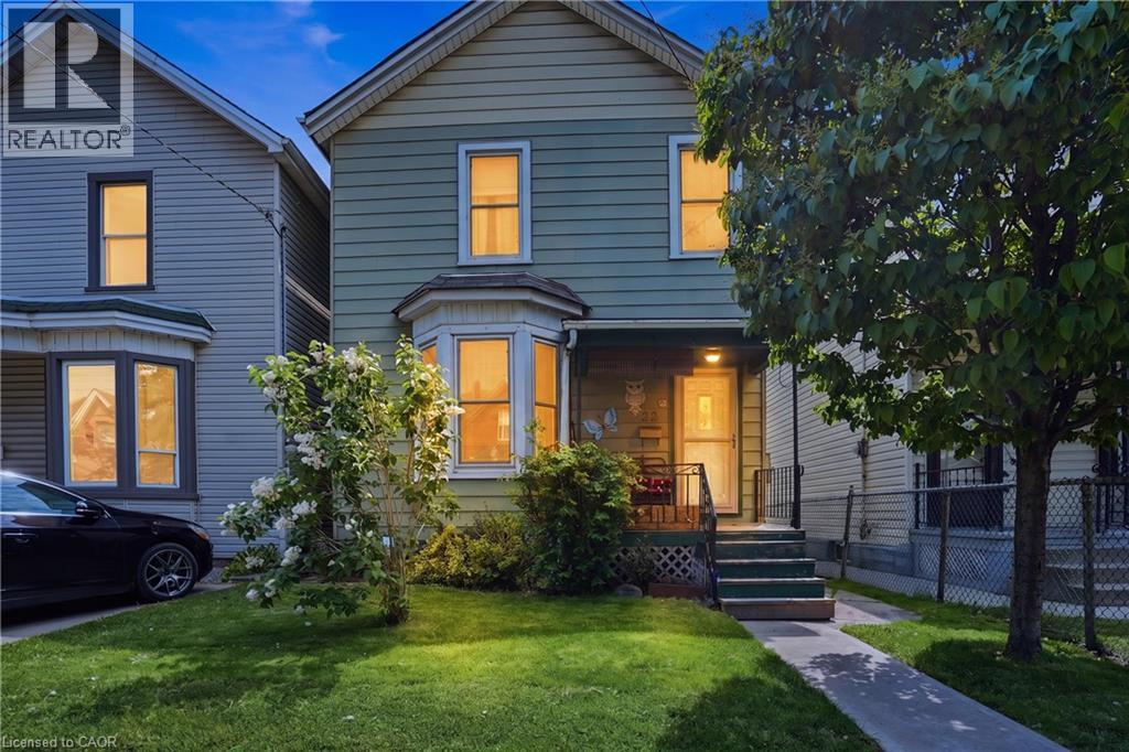 22 CHEEVER Street, Hamilton, Ontario