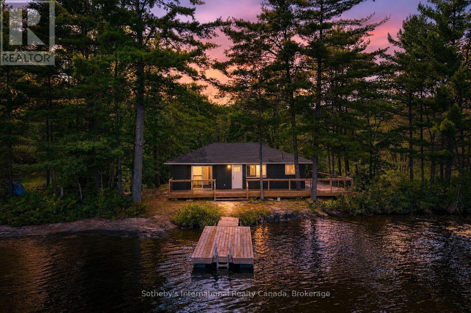 COTTAGE - 1055 WEST BANK DRIVE, Gravenhurst, Ontario