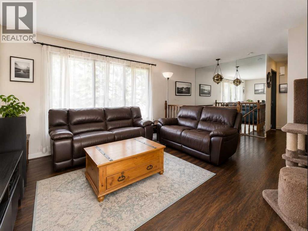 31 Penrith Place SE, Calgary, Alberta  T2A 2J1 - Photo 2 - A2336376