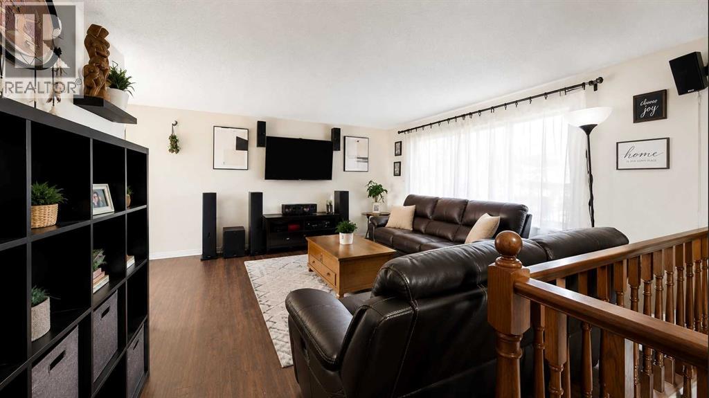 31 Penrith Place SE, Calgary, Alberta  T2A 2J1 - Photo 3 - A2336376