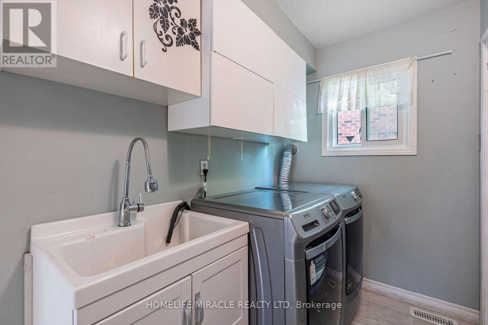 958 Summerbreeze Court, Mississauga, Ontario  L5V 1C9 - Photo 32 - W13683812