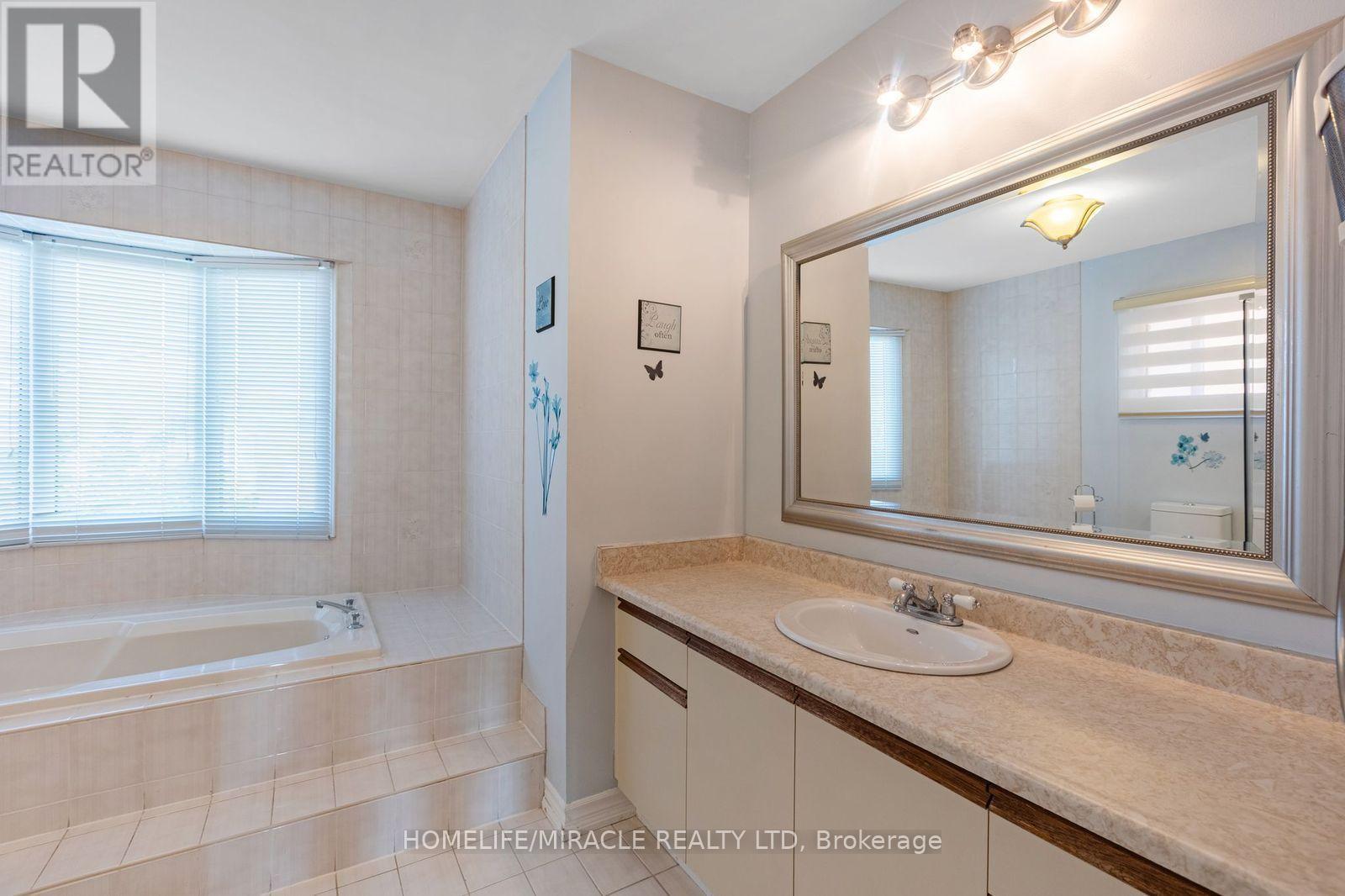 958 Summerbreeze Court, Mississauga, Ontario  L5V 1C9 - Photo 33 - W13683812