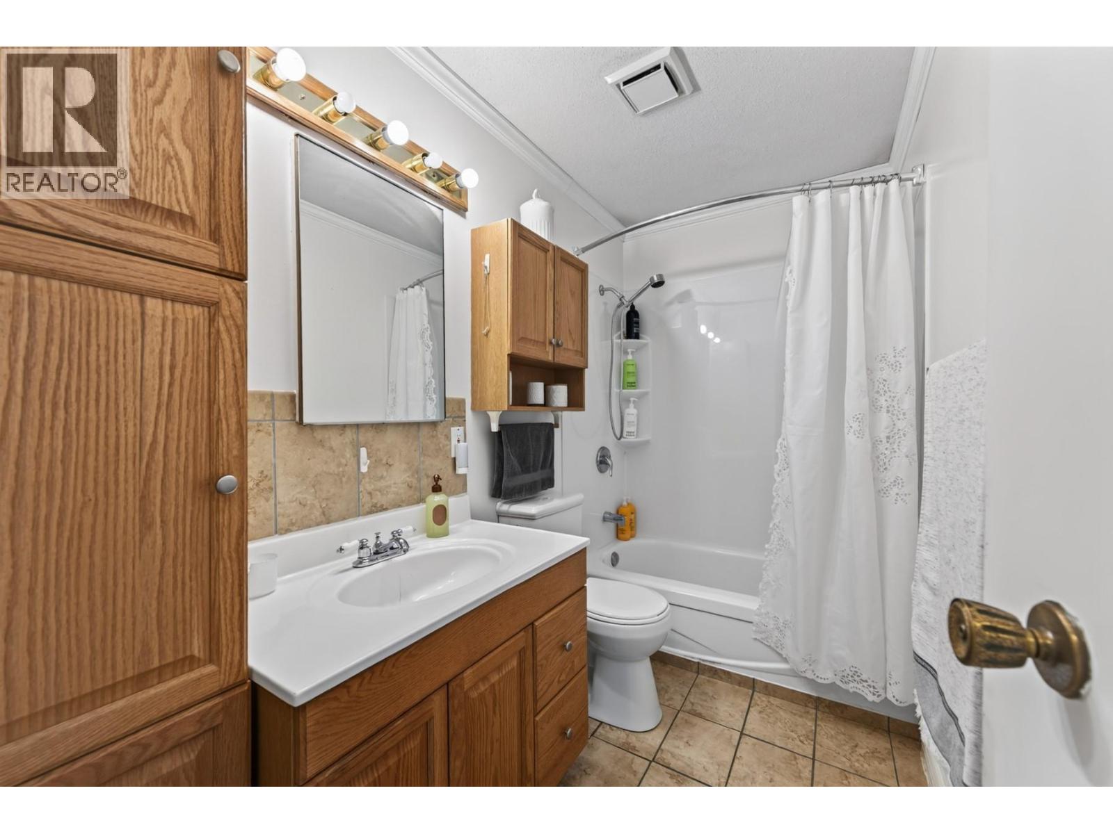 686 Sicamore Drive, Kamloops, British Columbia  V2B 6R5 - Photo 11 - 10398002
