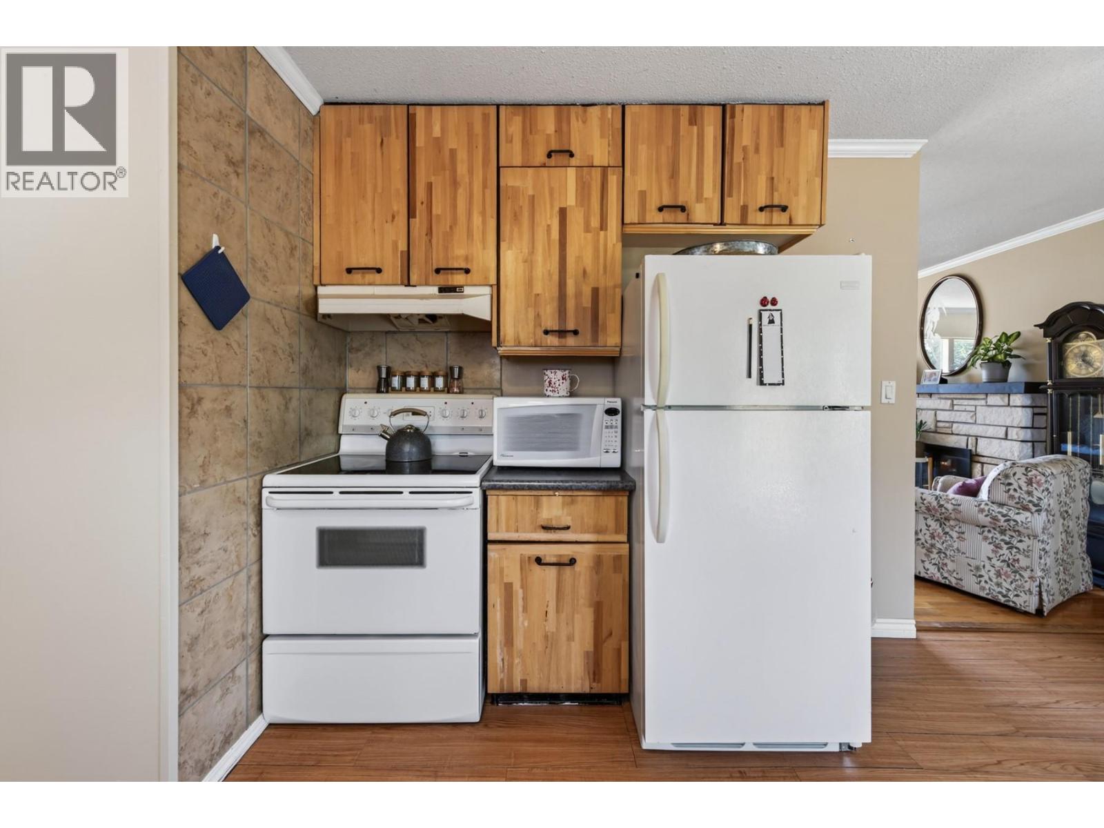 686 Sicamore Drive, Kamloops, British Columbia  V2B 6R5 - Photo 6 - 10398002
