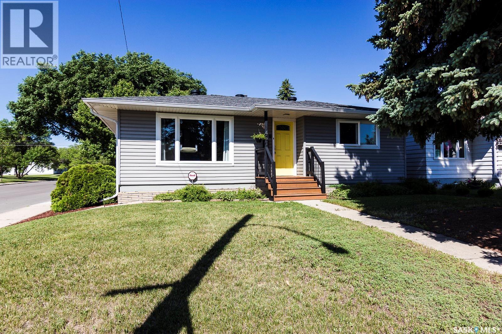 401 R Avenue N, Saskatoon, Saskatchewan  S7L 2Y8 - Photo 1 - SK045833