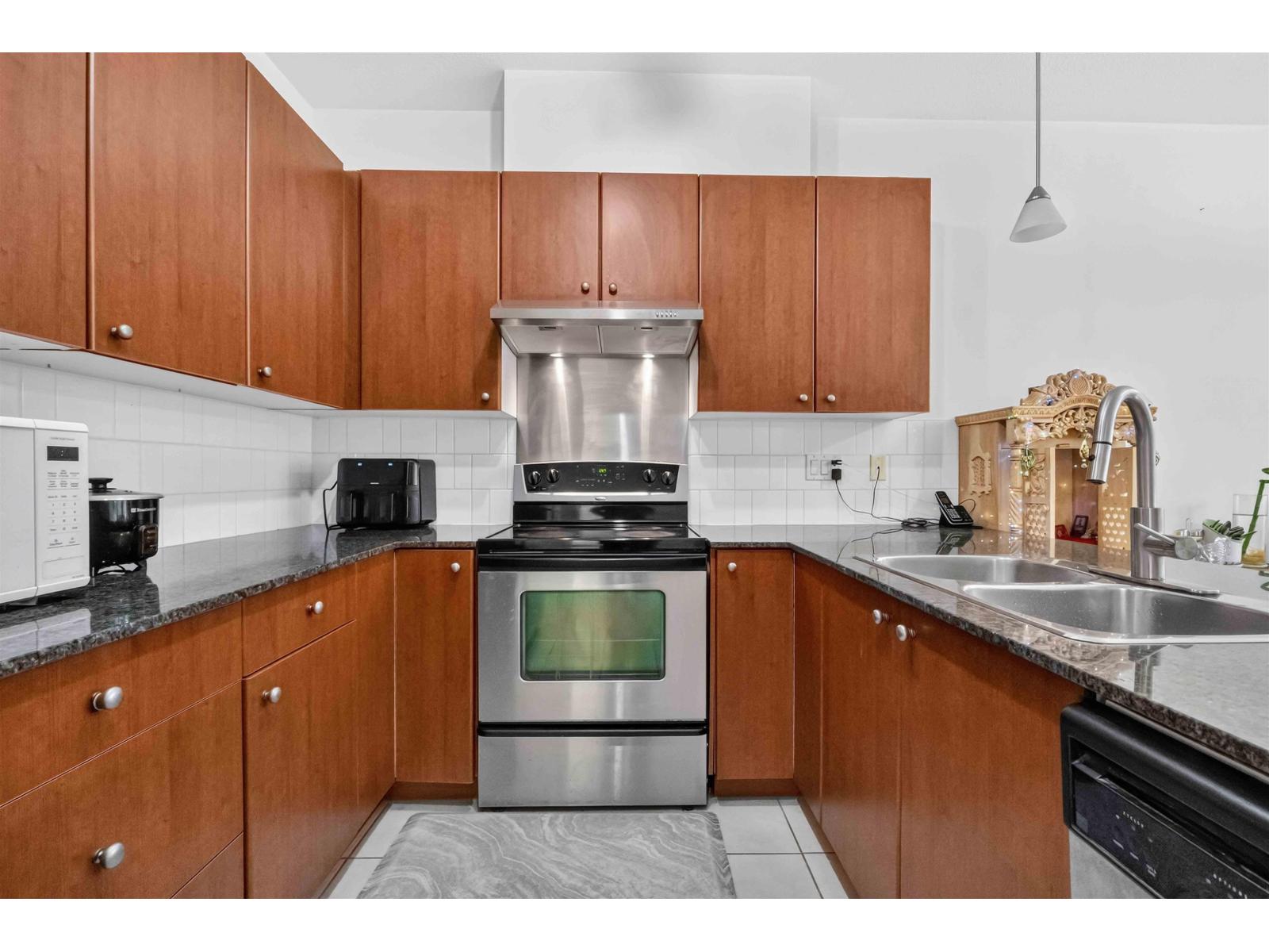 312 15380 102a Avenue, Surrey, British Columbia V3R 0B3 - Photo 6 - R3156196