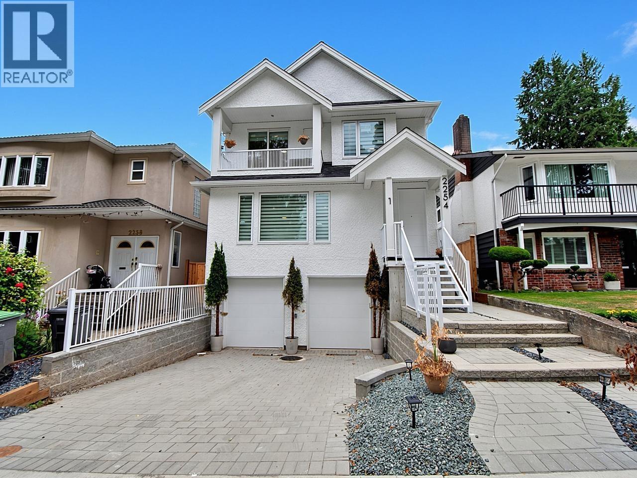 1 2254 E 24th Avenue, Vancouver, British Columbia  V5N 2V2 - Photo 1 - R3156282