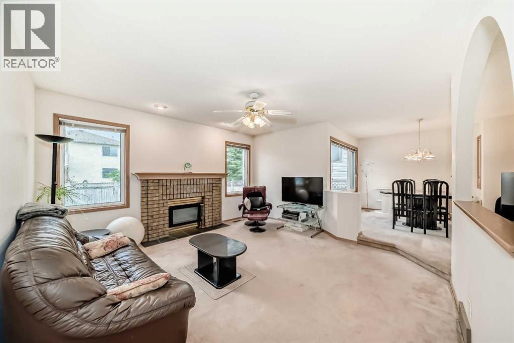 83 Hawkmount Green NW, Calgary, Alberta  T3G 3T9 - Photo 10 - A2307994