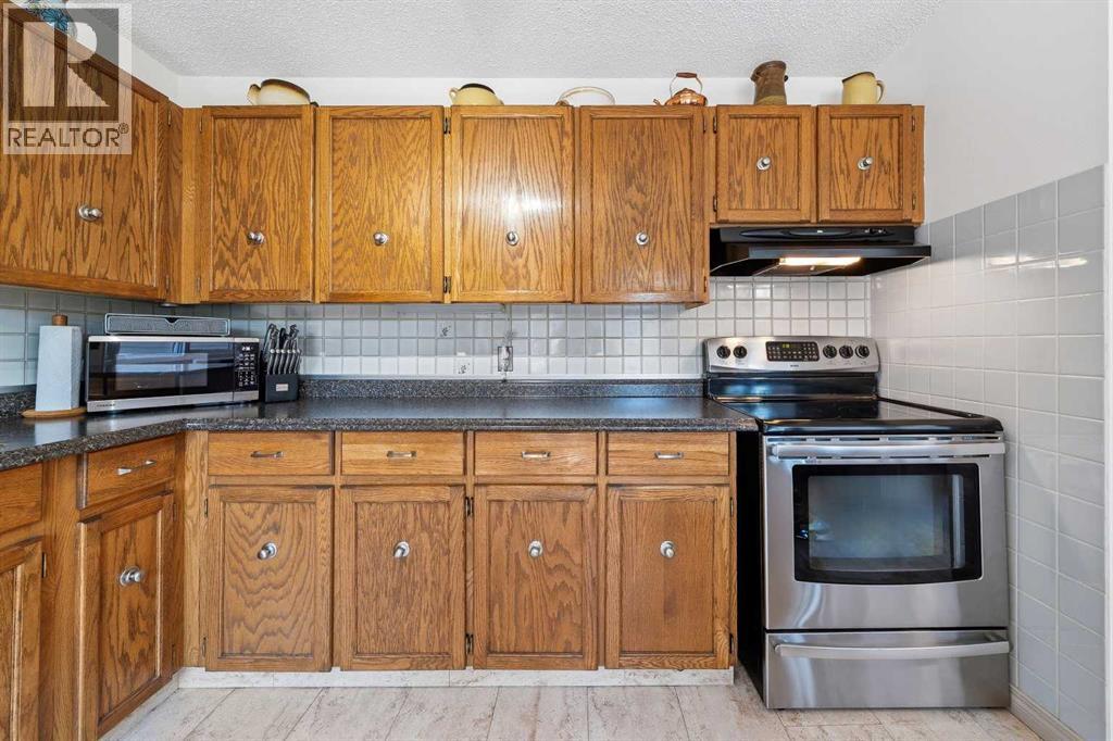 104, 23 Glamis Drive SW, Calgary, Alberta  T3E 6S3 - Photo 6 - A2330242