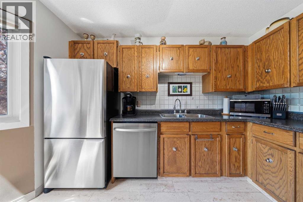 104, 23 Glamis Drive SW, Calgary, Alberta  T3E 6S3 - Photo 5 - A2330242