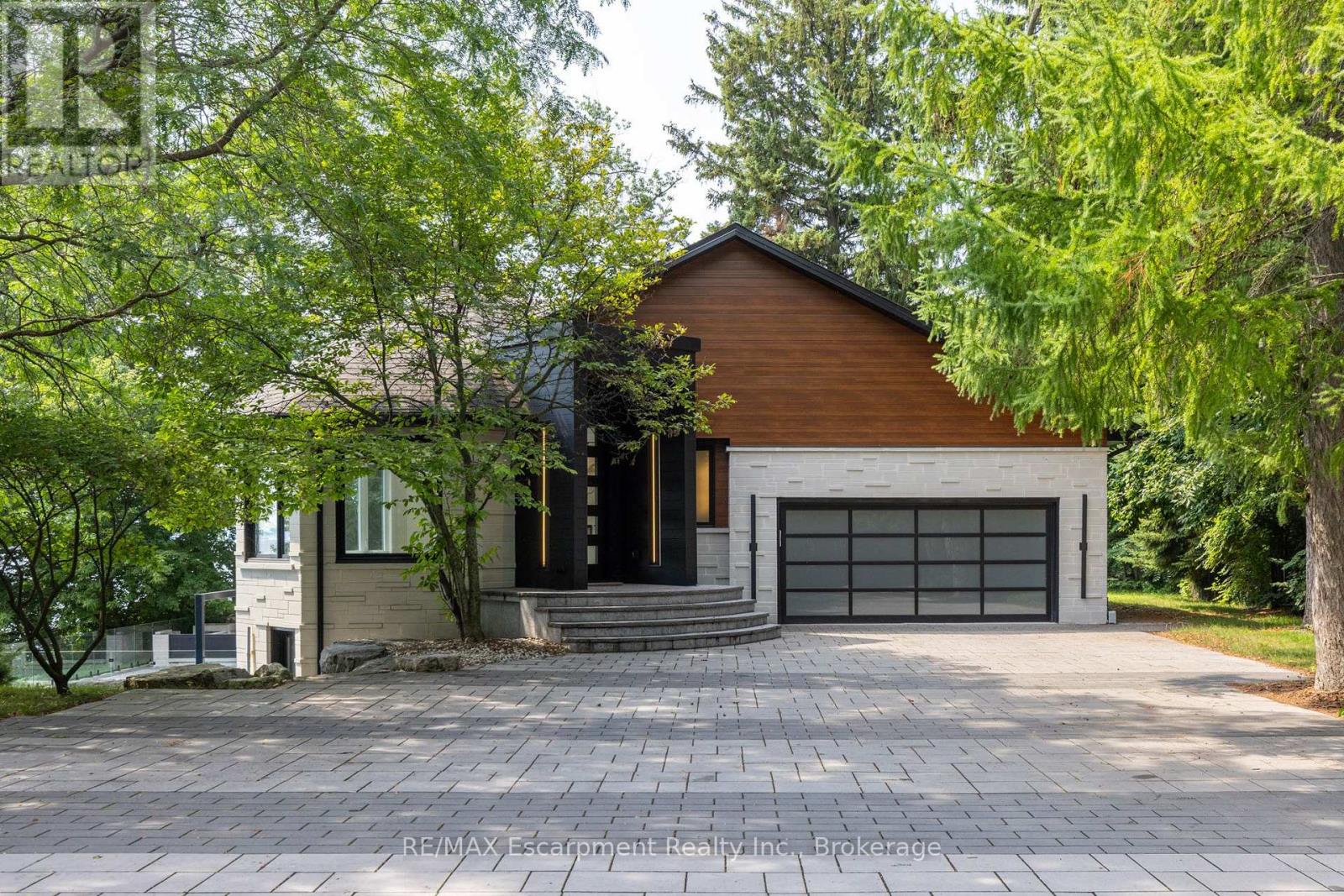 100 Appleby Place, Burlington, Ontario  L7L 2X1 - Photo 3 - W13684620