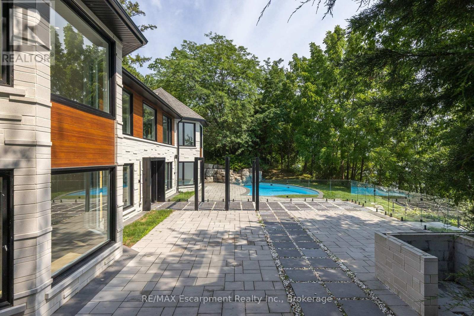 100 Appleby Place, Burlington, Ontario  L7L 2X1 - Photo 8 - W13684620