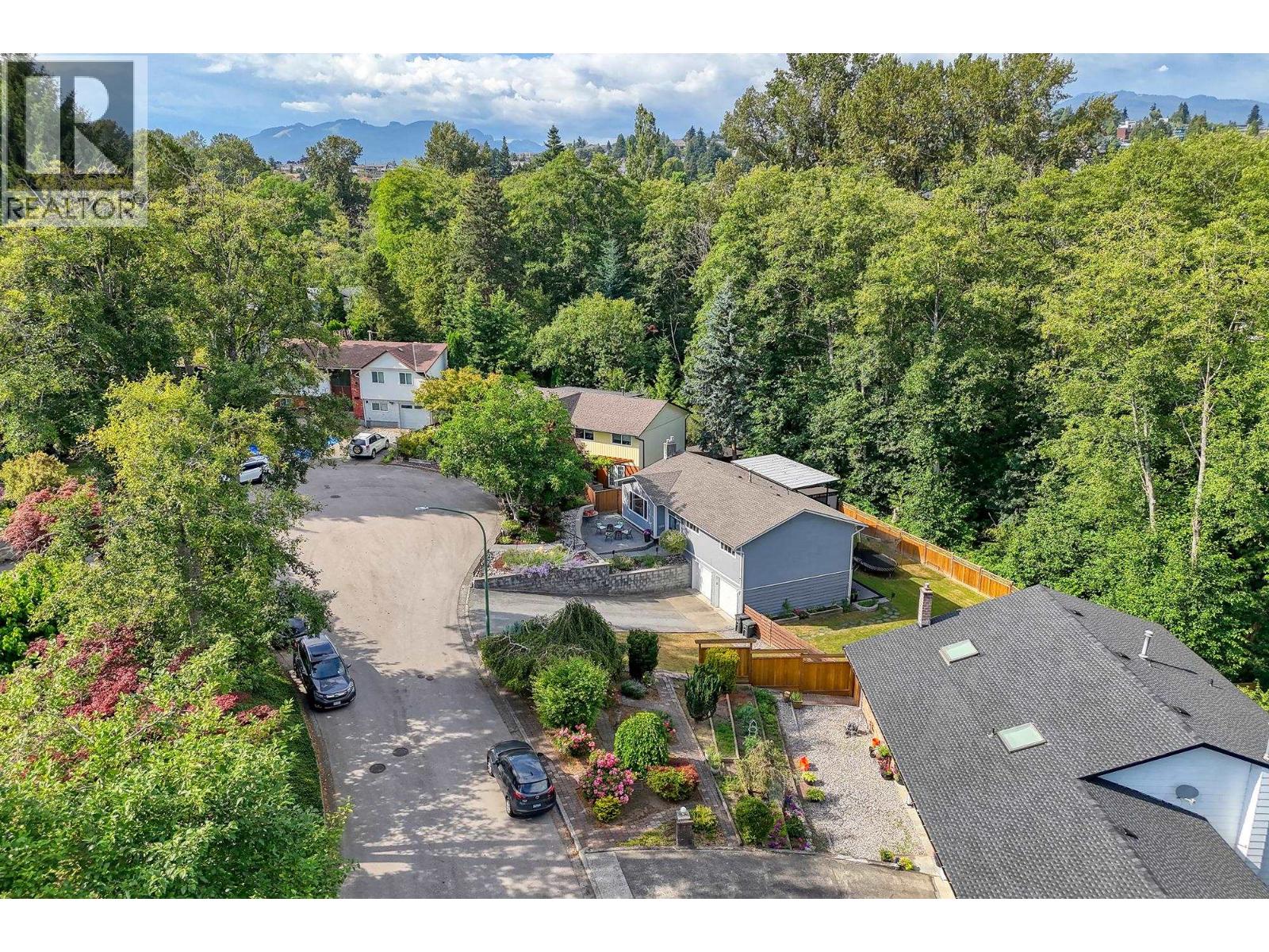1340 Lorilawn Court, Burnaby, British Columbia  V5B 3N5 - Photo 2 - R3156407