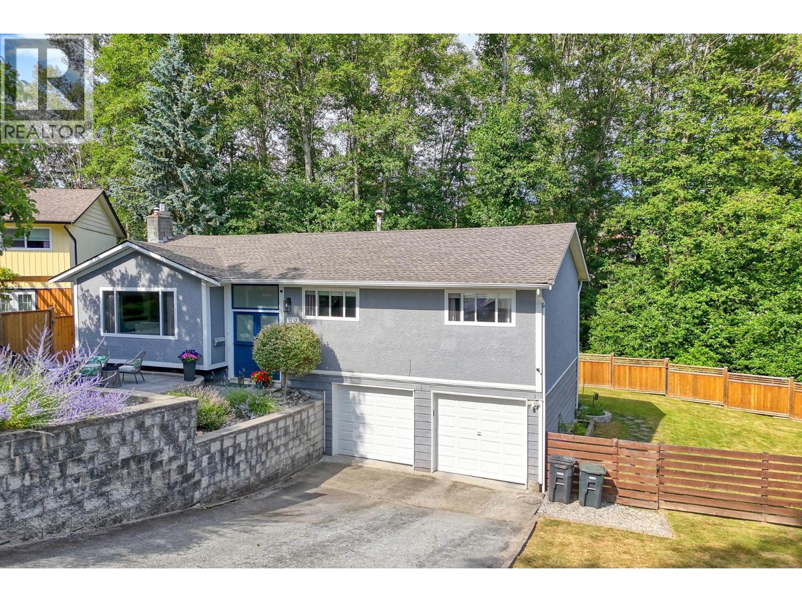 1340 Lorilawn Court, Burnaby, British Columbia  V5B 3N5 - Photo 5 - R3156407