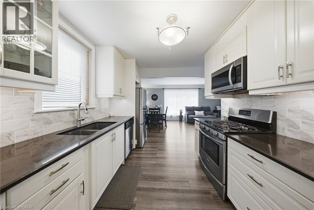 203 West 31st Street, Hamilton, Ontario  L9C 5G3 - Photo 10 - 40856431