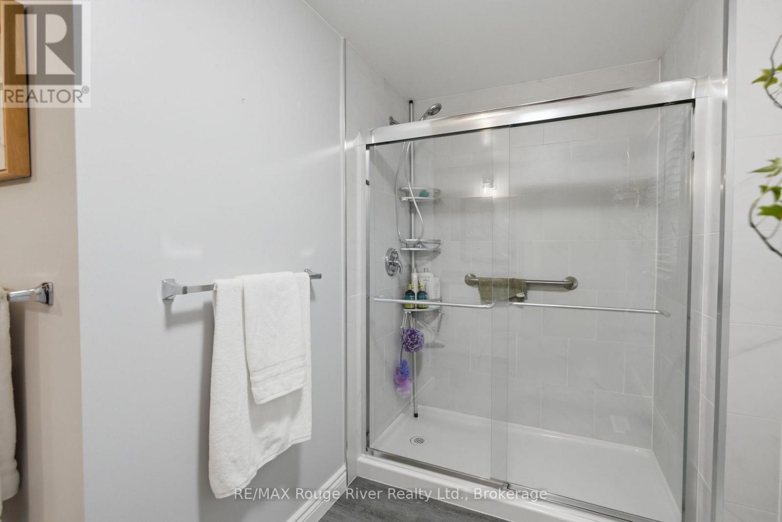 813 Ironwood Court, Whitby, Ontario  L1N 6S3 - Photo 25 - E13684566