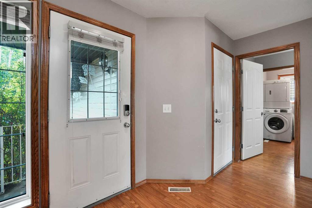49 Saddletree Close Ne, Calgary, Alberta  T3J 5H9 - Photo 5 - A2337353
