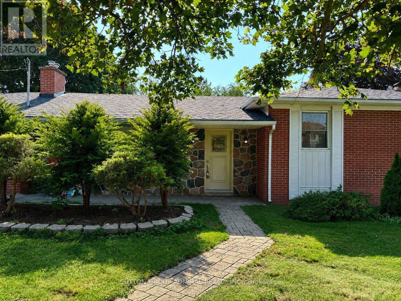 MAIN FLOOR - 86 HAMILTON DRIVE, Newmarket, Ontario
