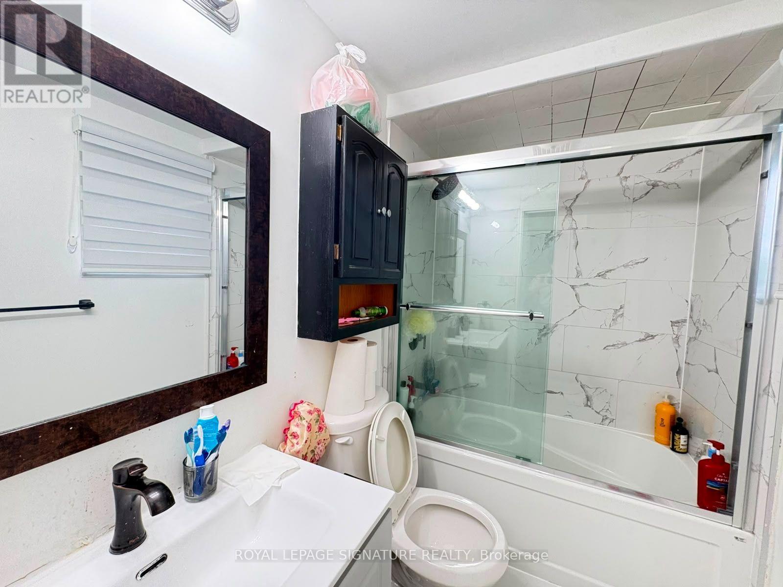 Upper - 10 Kenilworth Road, Brampton, Ontario  L6V 2B1 - Photo 10 - W13684604