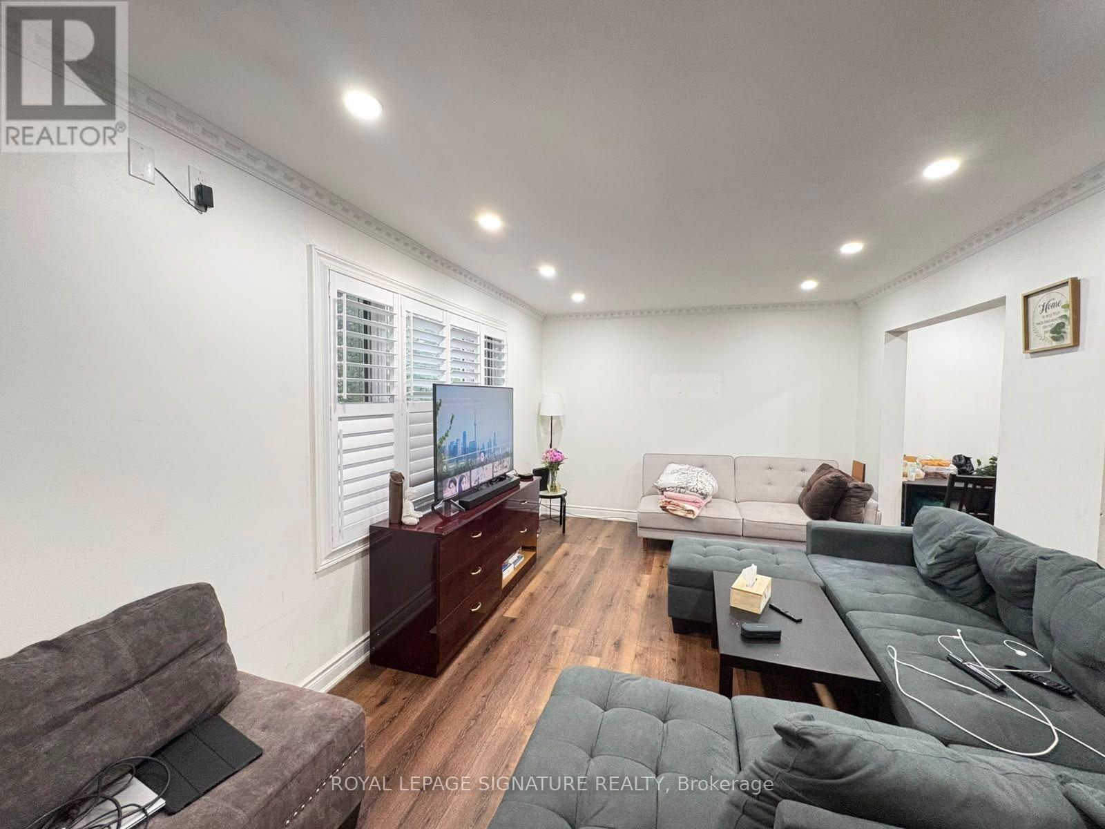 Upper - 10 Kenilworth Road, Brampton, Ontario  L6V 2B1 - Photo 4 - W13684604