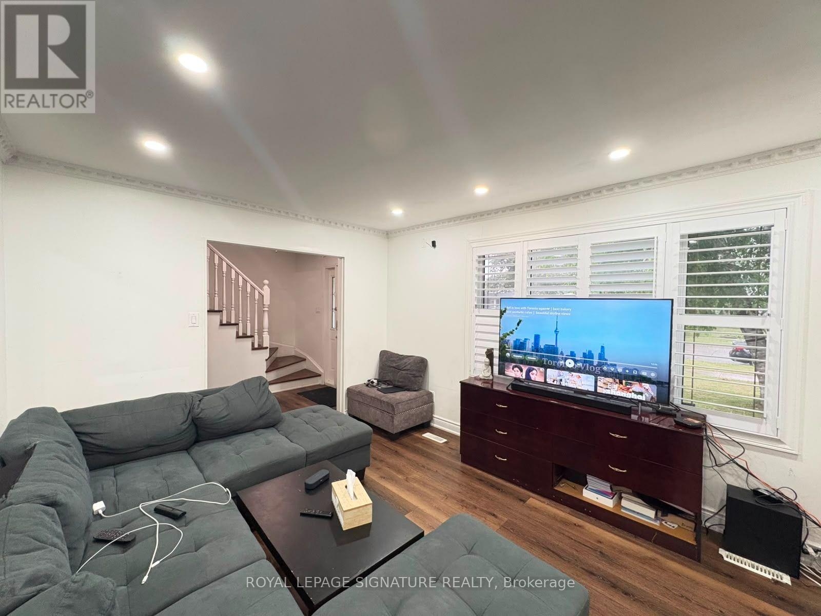 Upper - 10 Kenilworth Road, Brampton, Ontario  L6V 2B1 - Photo 5 - W13684604