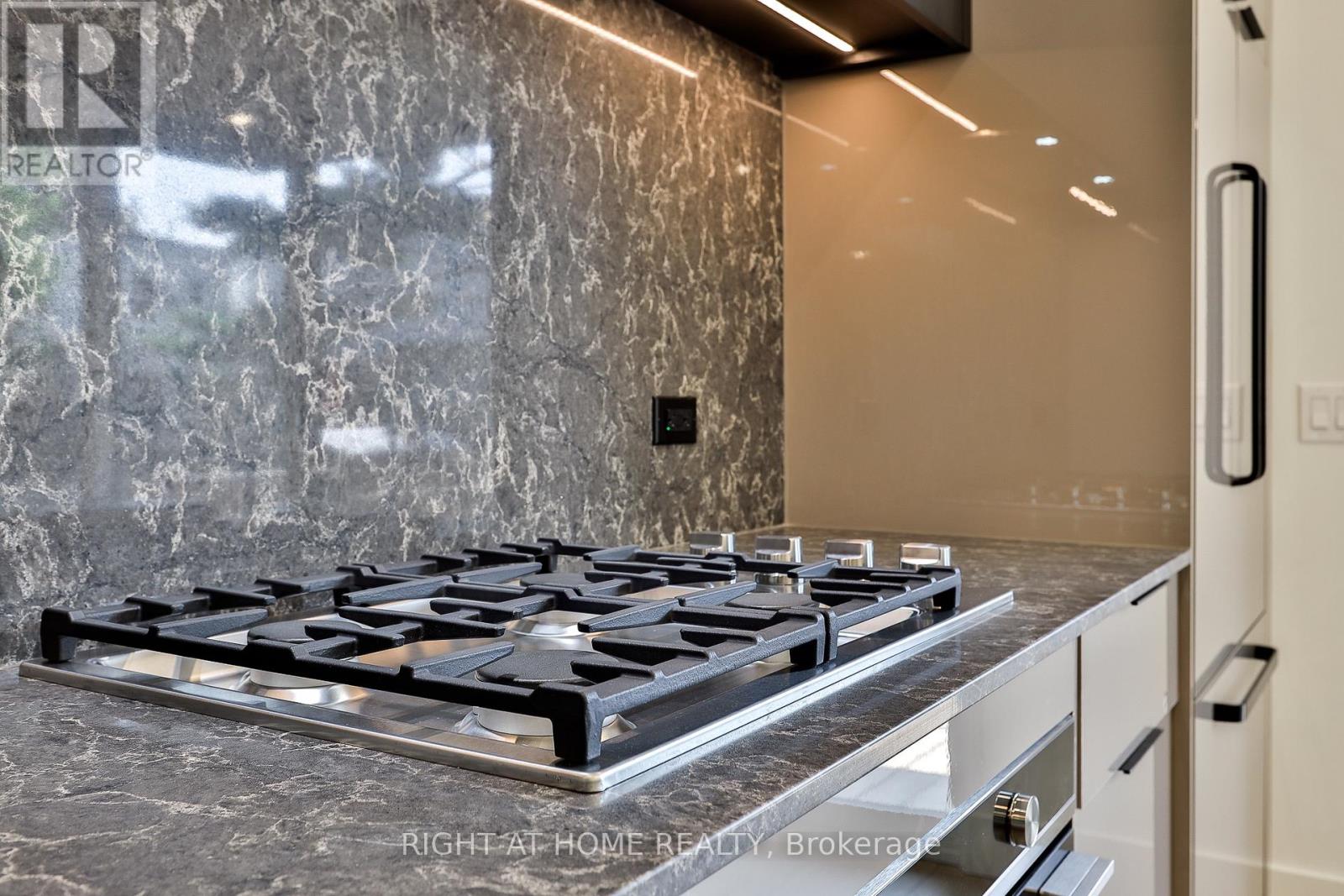 Ground Floor - 2343 Gerrard Street E, Toronto, Ontario  M4E 2E6 - Photo 8 - E13683058