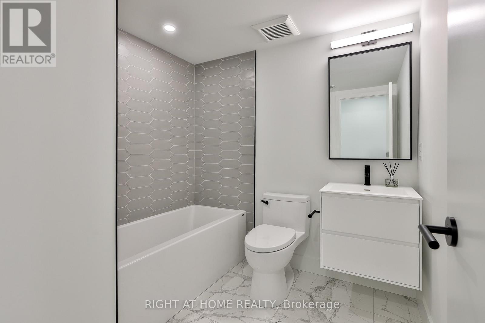 Ground Floor - 2343 Gerrard Street E, Toronto, Ontario  M4E 2E6 - Photo 18 - E13683058