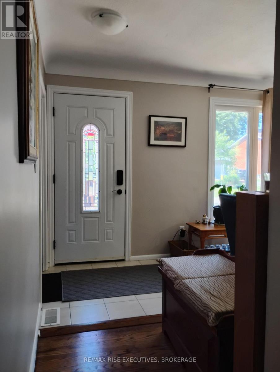 165 Elizabeth Drive, Gananoque, Ontario  K7G 1P4 - Photo 2 - X13682980