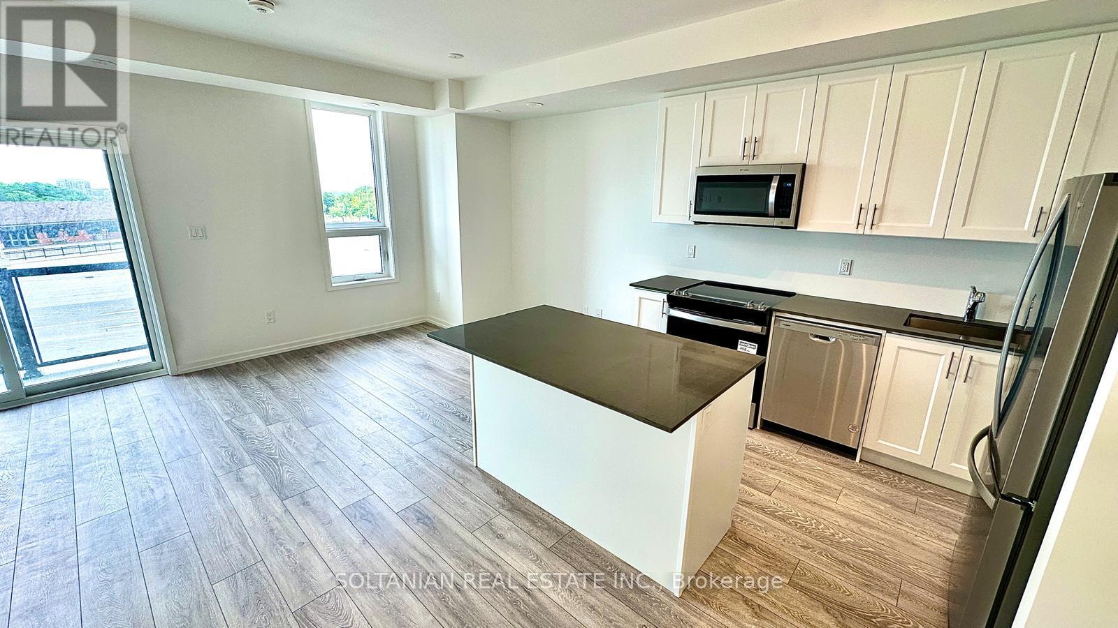 8 - 20 Lytham Green Circle, Newmarket, Ontario  L3Y 0H3 - Photo 7 - N13683028