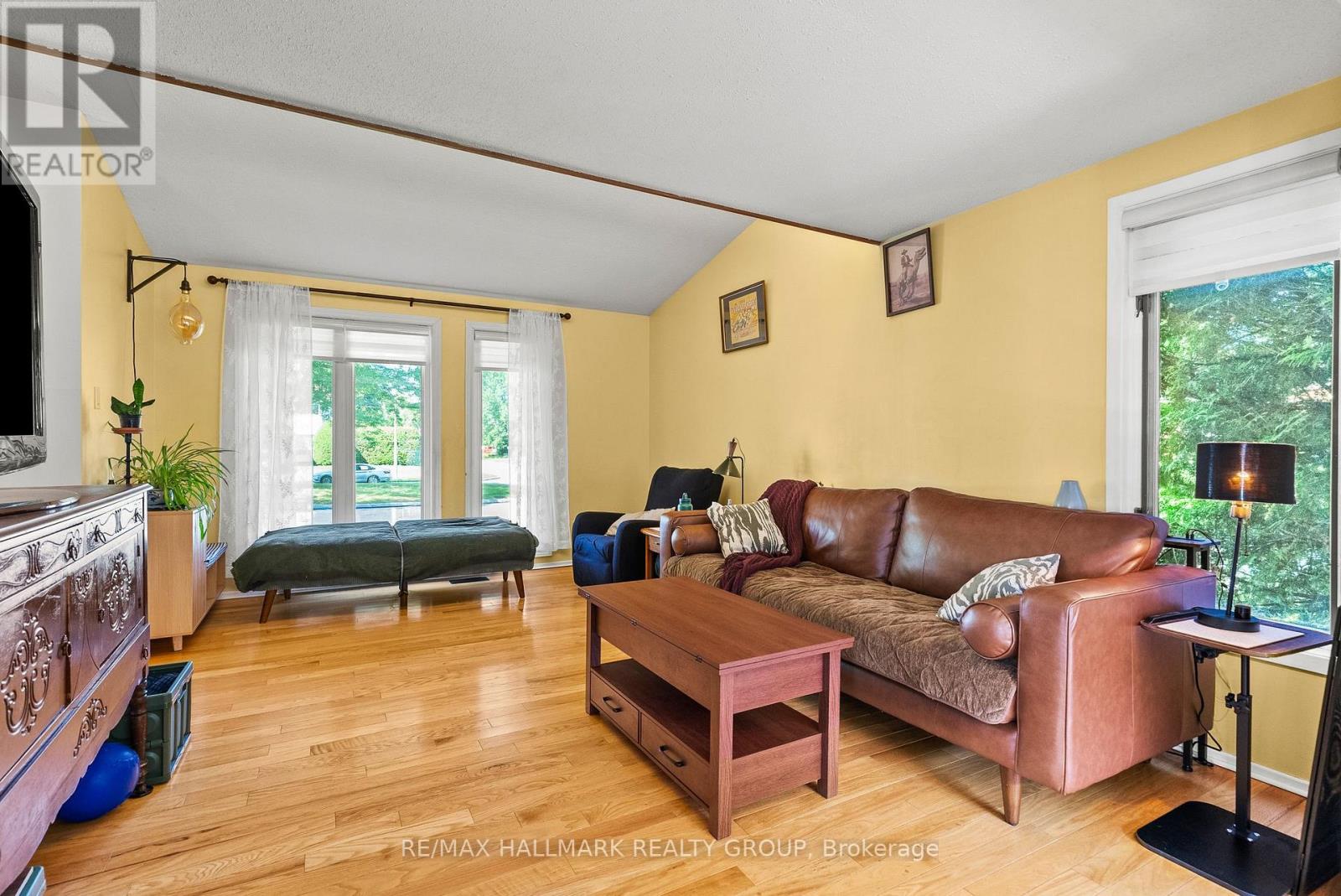 932 Beauclaire Drive, Ottawa, Ontario  K1C 2J3 - Photo 6 - X13683096