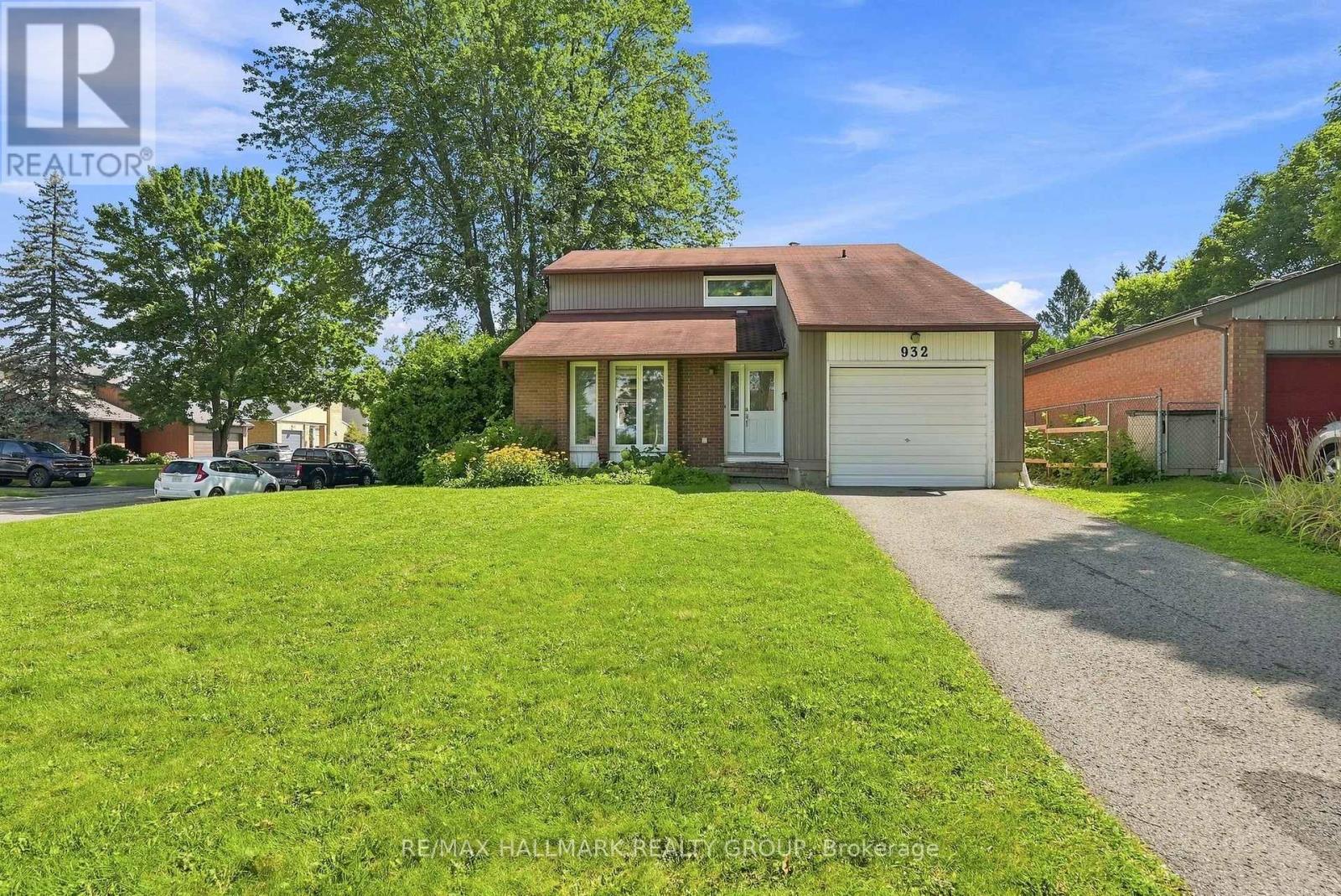 932 BEAUCLAIRE DRIVE, Ottawa, Ontario