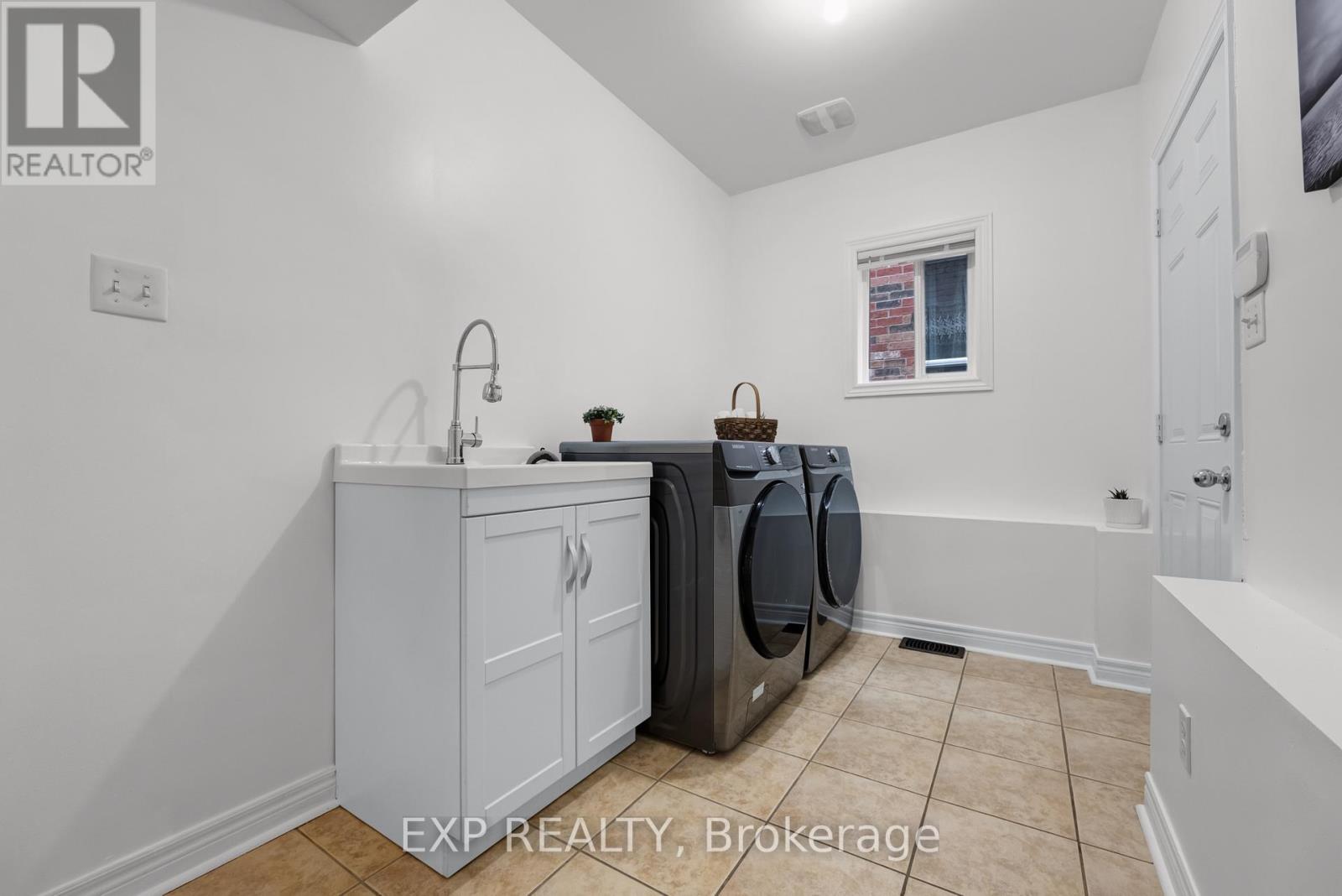 320 Dowson Loop, Newmarket, Ontario  L3X 3G2 - Photo 41 - N13683080