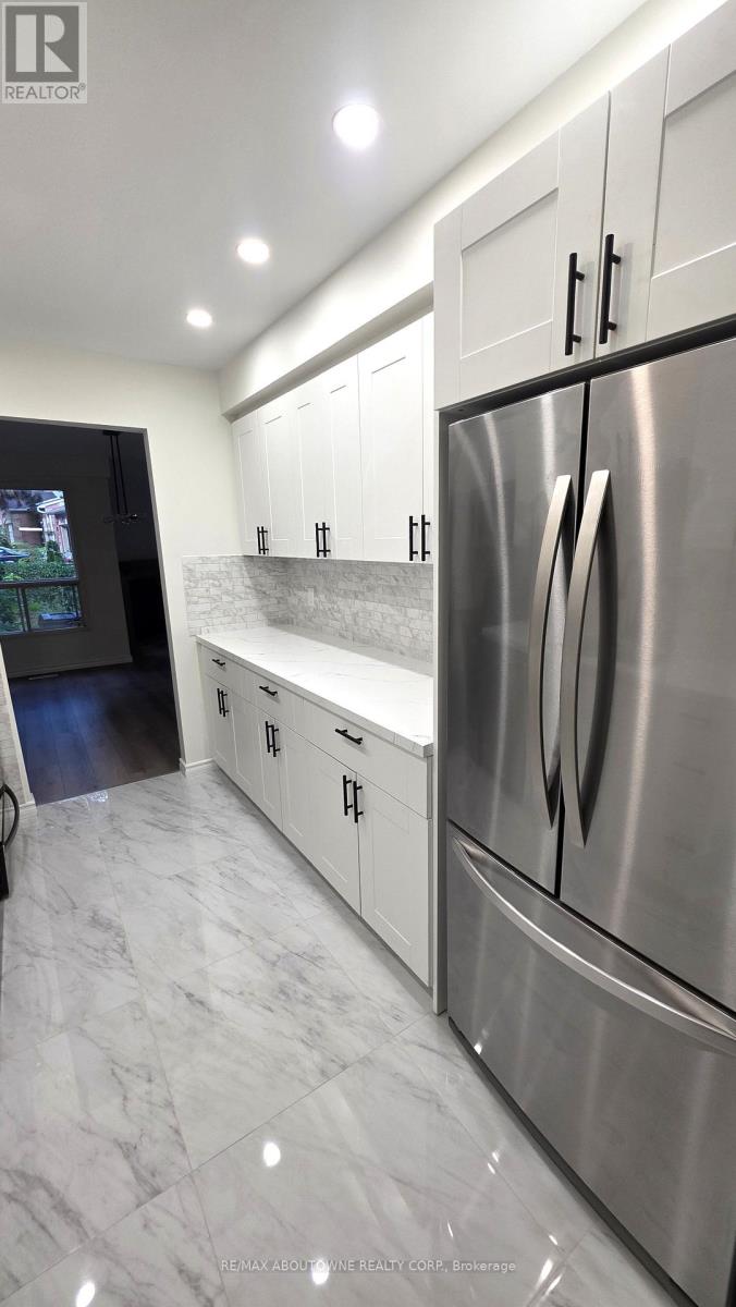 1329 Montclair Drive, Oakville, Ontario  L6H 1Z3 - Photo 6 - W13682972