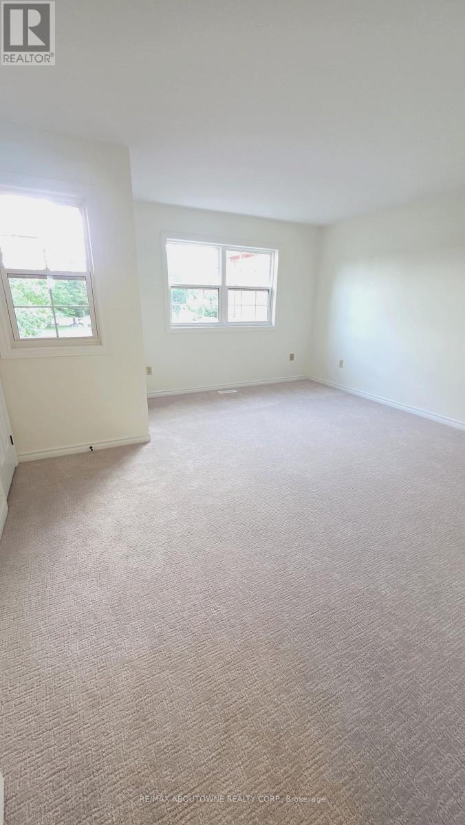1329 Montclair Drive, Oakville, Ontario  L6H 1Z3 - Photo 9 - W13682972