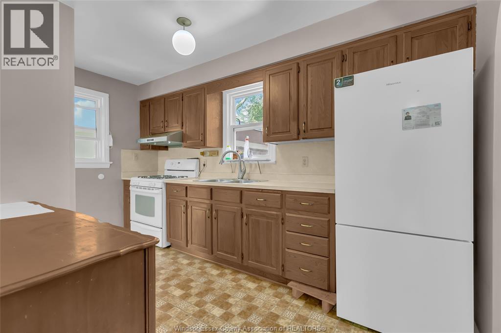 3331 Longfellow, Windsor, Ontario  N9E 2L7 - Photo 10 - 26020085