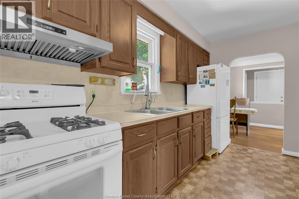 3331 Longfellow, Windsor, Ontario  N9E 2L7 - Photo 11 - 26020085