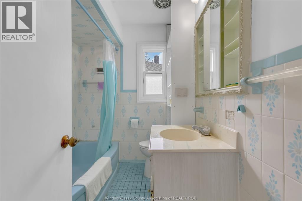 3331 Longfellow, Windsor, Ontario  N9E 2L7 - Photo 16 - 26020085