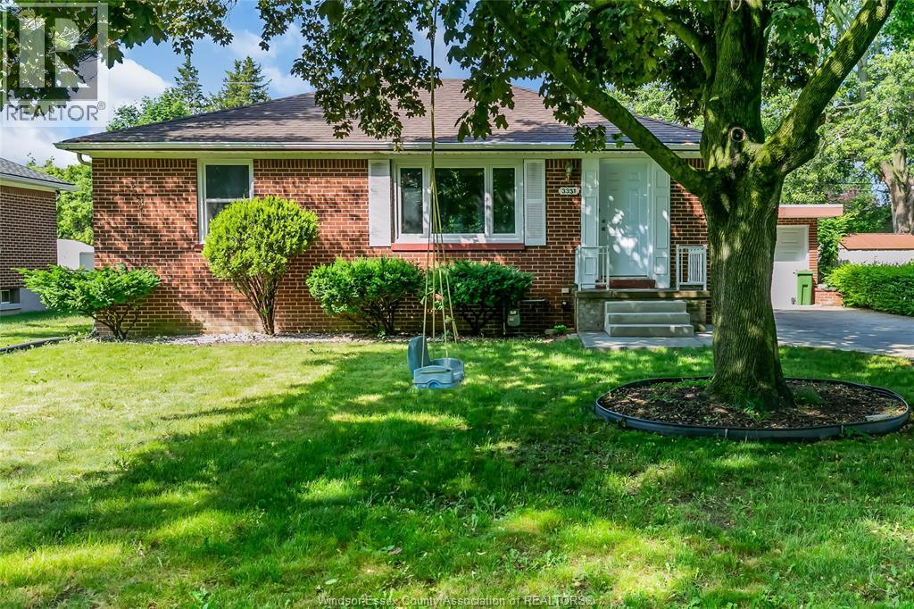 3331 Longfellow, Windsor, Ontario  N9E 2L7 - Photo 2 - 26020085