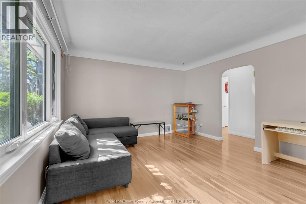 3331 Longfellow, Windsor, Ontario  N9E 2L7 - Photo 5 - 26020085
