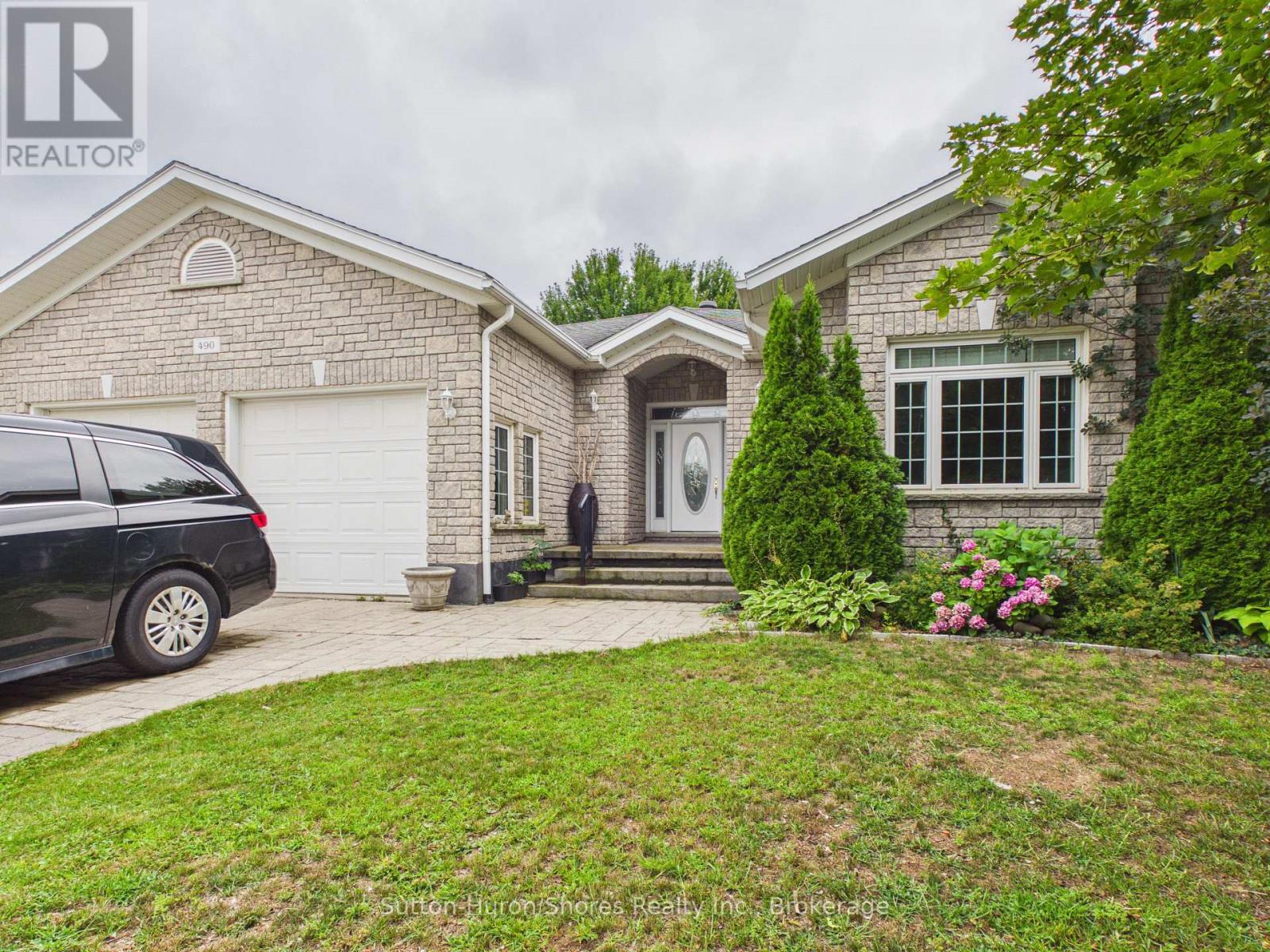 490 BLUEWATER DRIVE, Saugeen Shores, Ontario