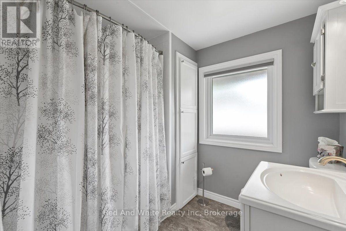 138 Blueridge Avenue, Kitchener, Ontario  N2M 4E1 - Photo 13 - X13683048