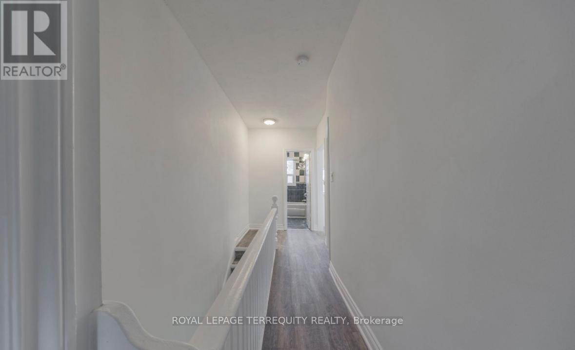 Upper - 185 Laughton Avenue, Toronto, Ontario  M6N 2X6 - Photo 7 - W13683026