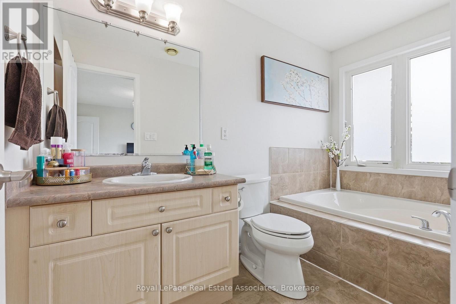 392 Tonelli Lane, Milton, Ontario  L9T 0N4 - Photo 13 - W13683036